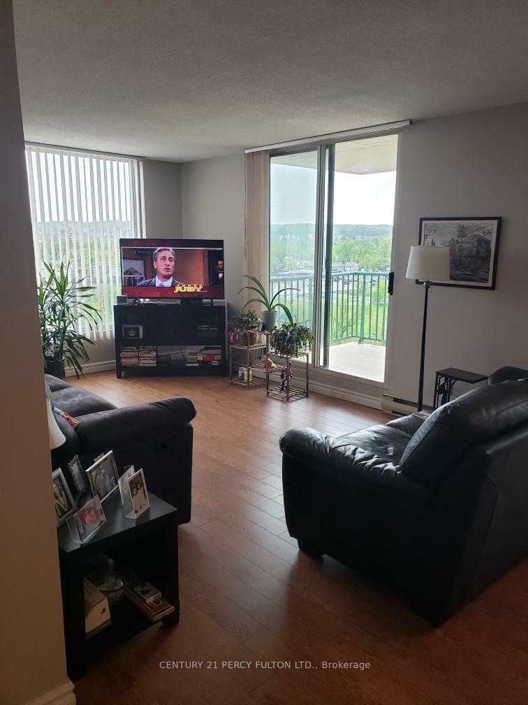 Photo de la propriété: 75 Ellen Street 1004 ON L4N 7R6