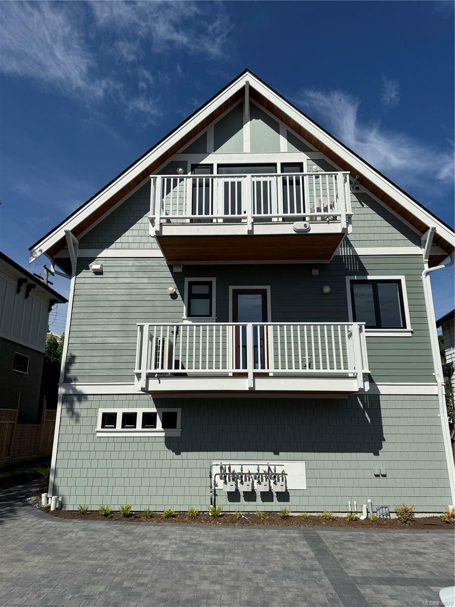 Property Photo: 1915 Fernwood Rd 2 BC V8T 2Y6