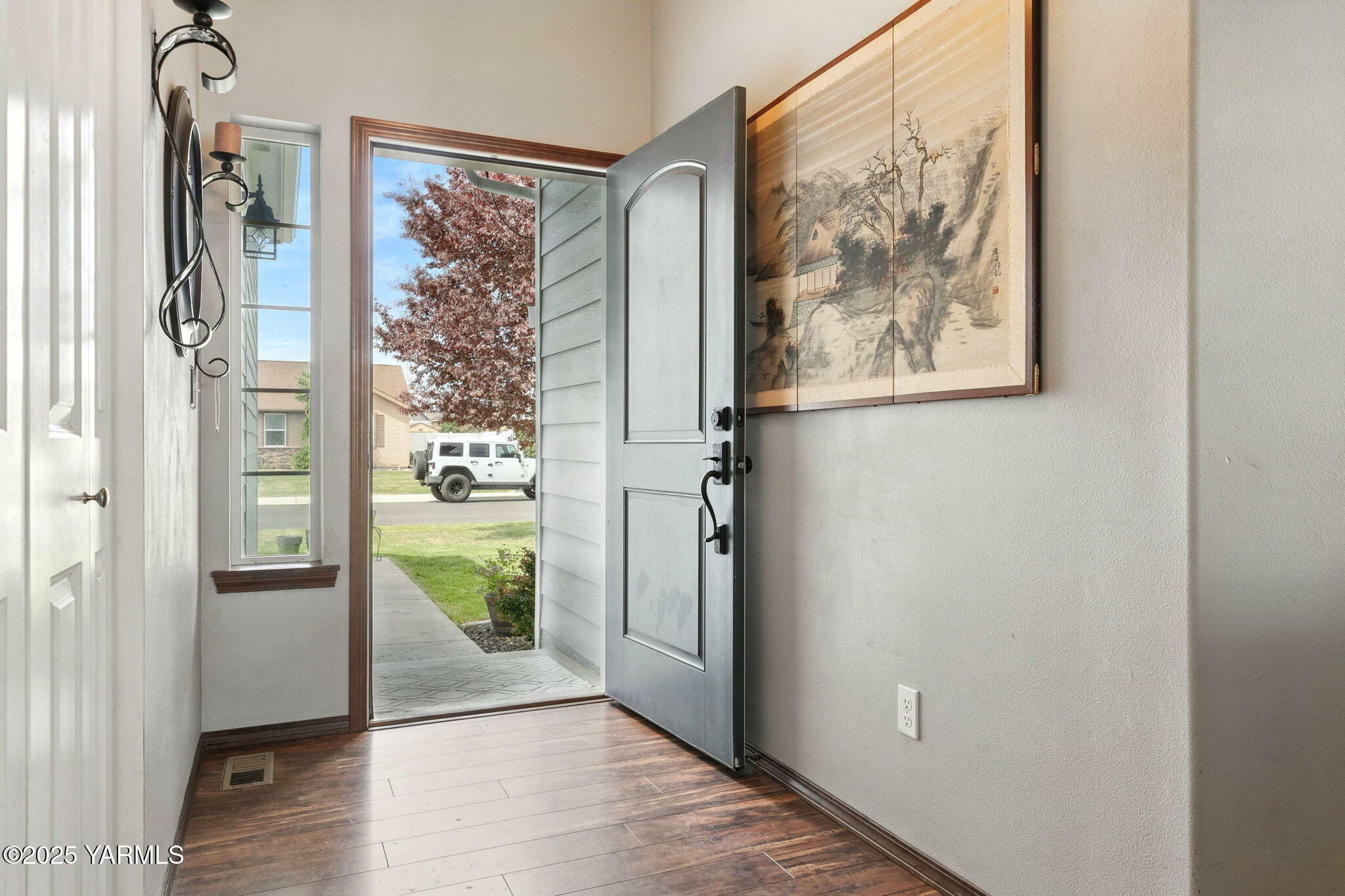 Property Photo: 2015 S 59th Ave WA 98903