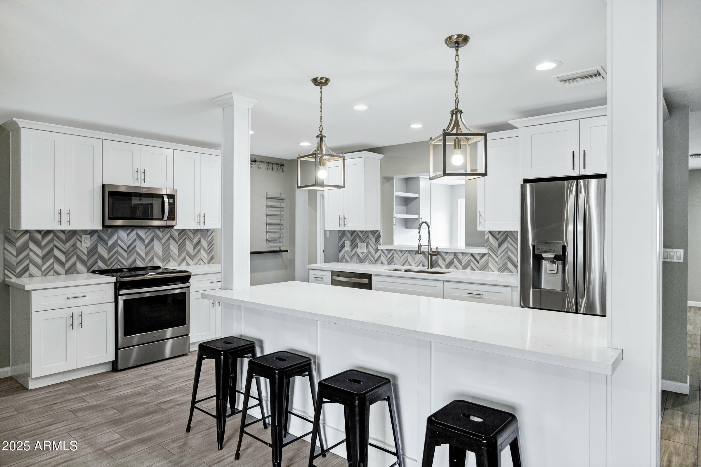 Property Photo: 3046 E Glenrosa Avenue AZ 85016