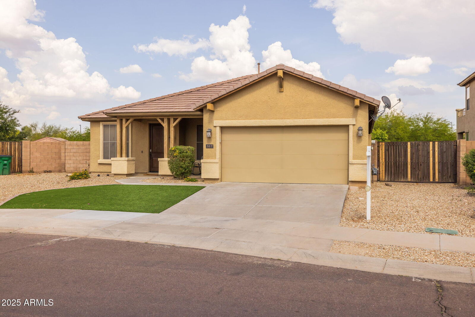 Property Photo:  517 S 165th Drive  AZ 85338 