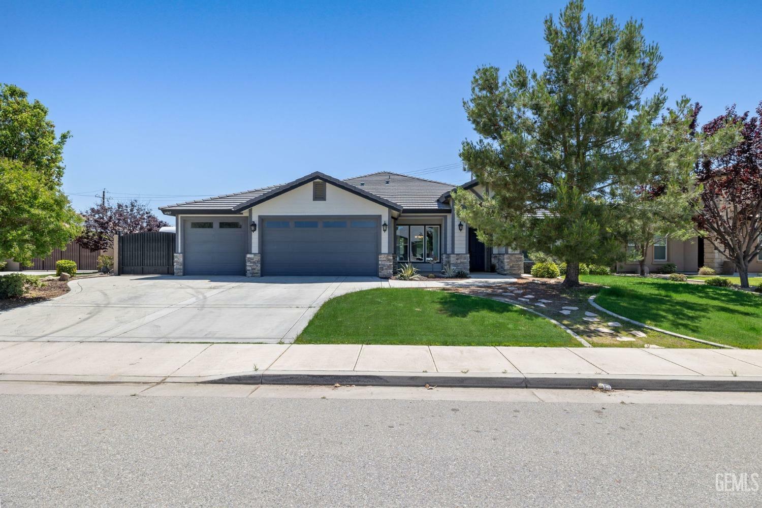Property Photo: 14507 Evadell Court CA 93314