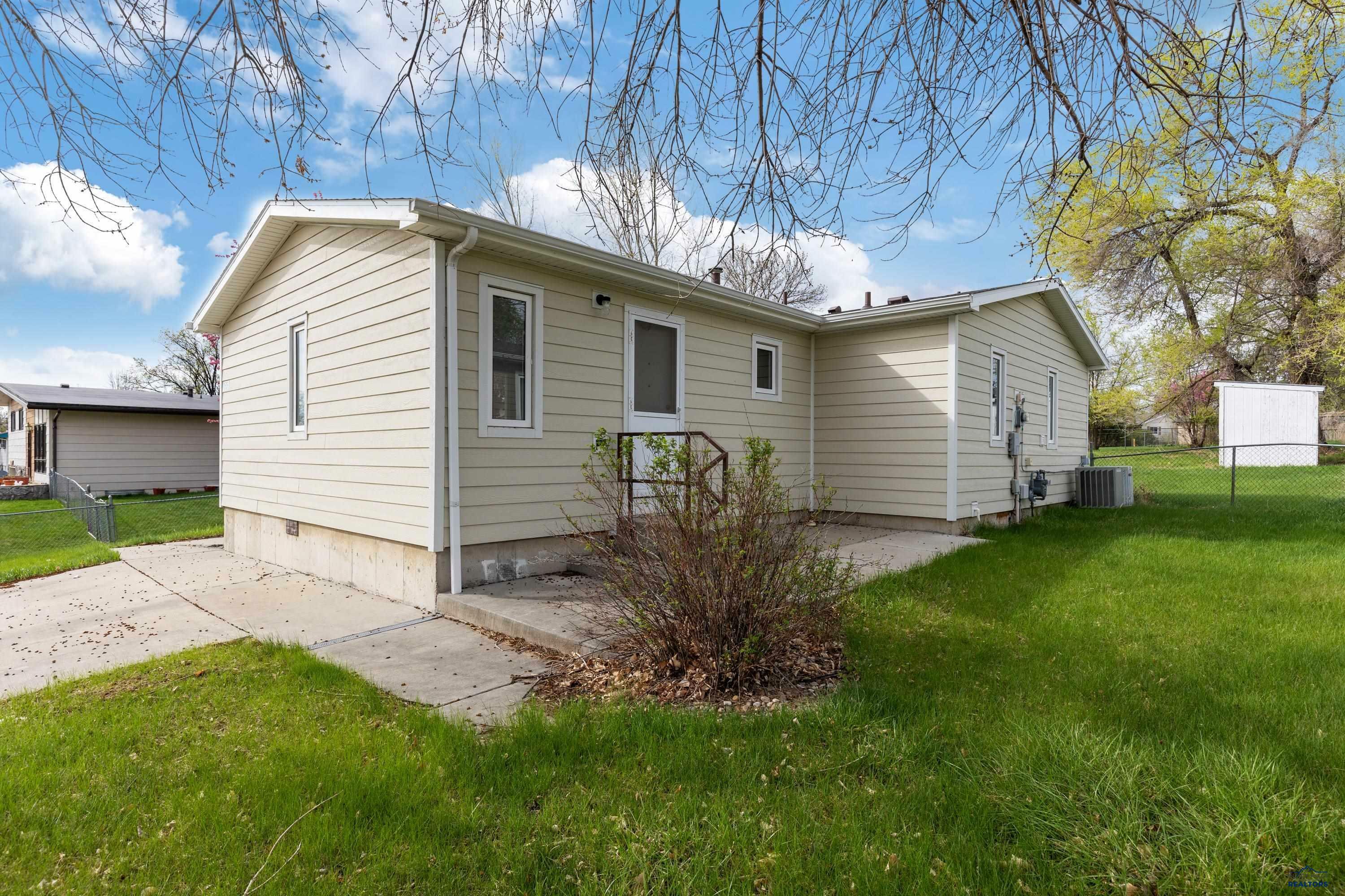 Property Photo: 1515 N 7th SD 57701