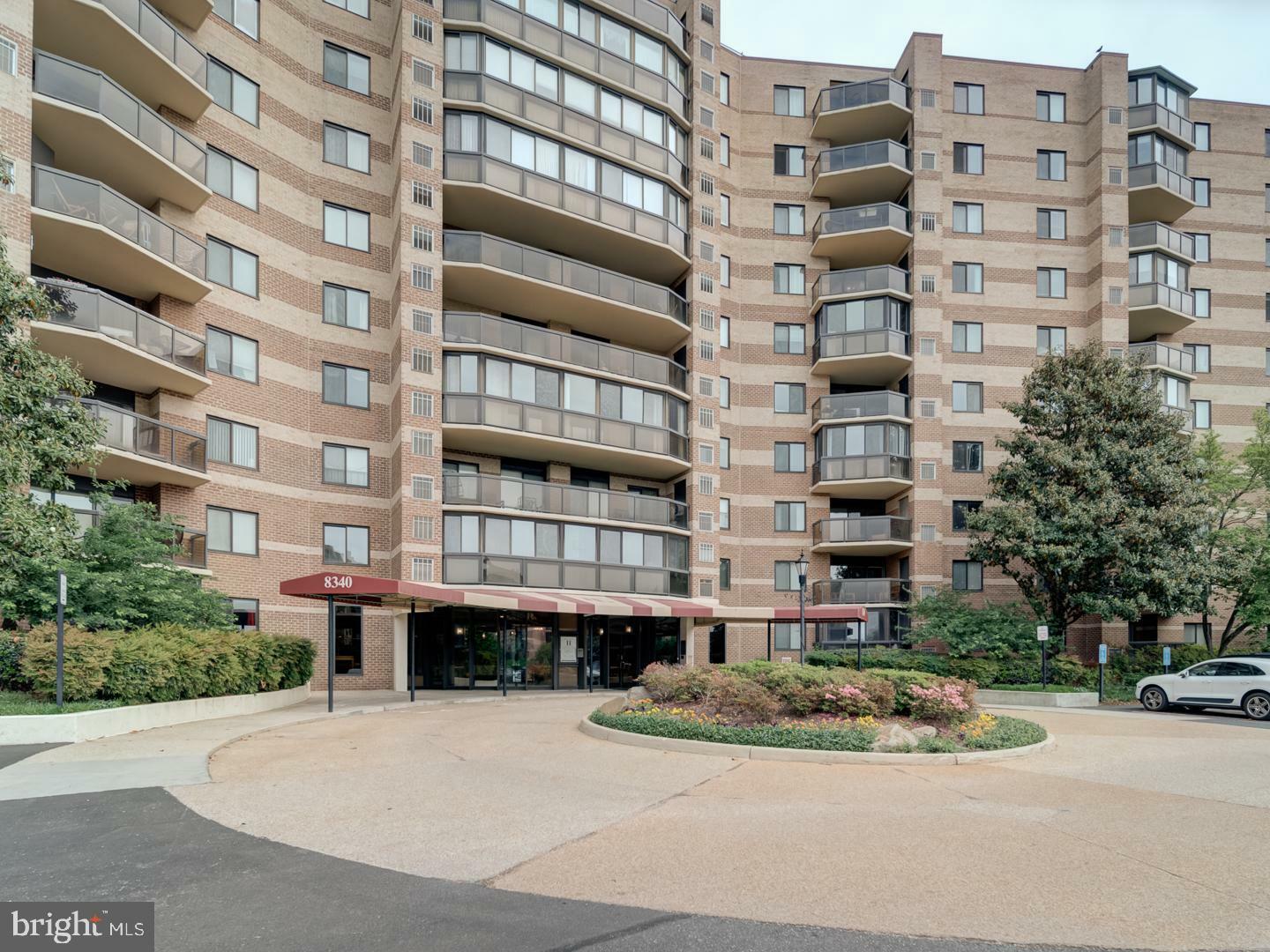 Property Photo:  8340 Greensboro 907  VA 22102 