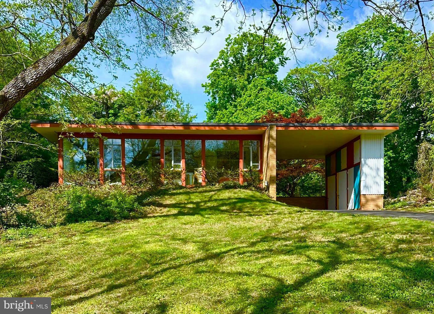 Property Photo: 1026 Serpentine Lane PA 19095