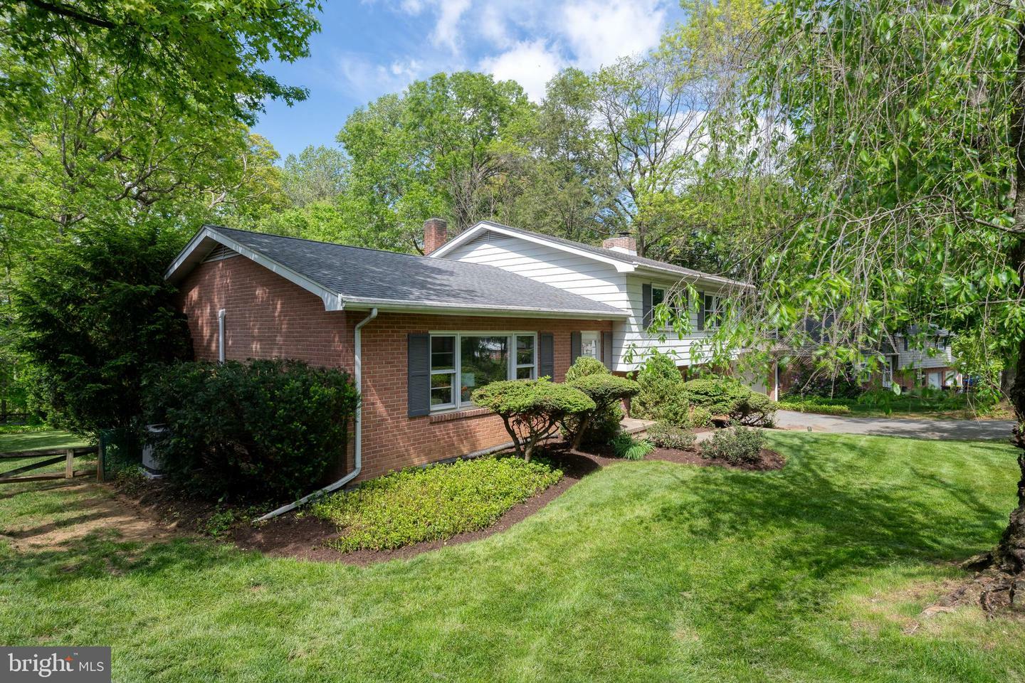 Property Photo: 2006 Northbrook Drive PA 17601