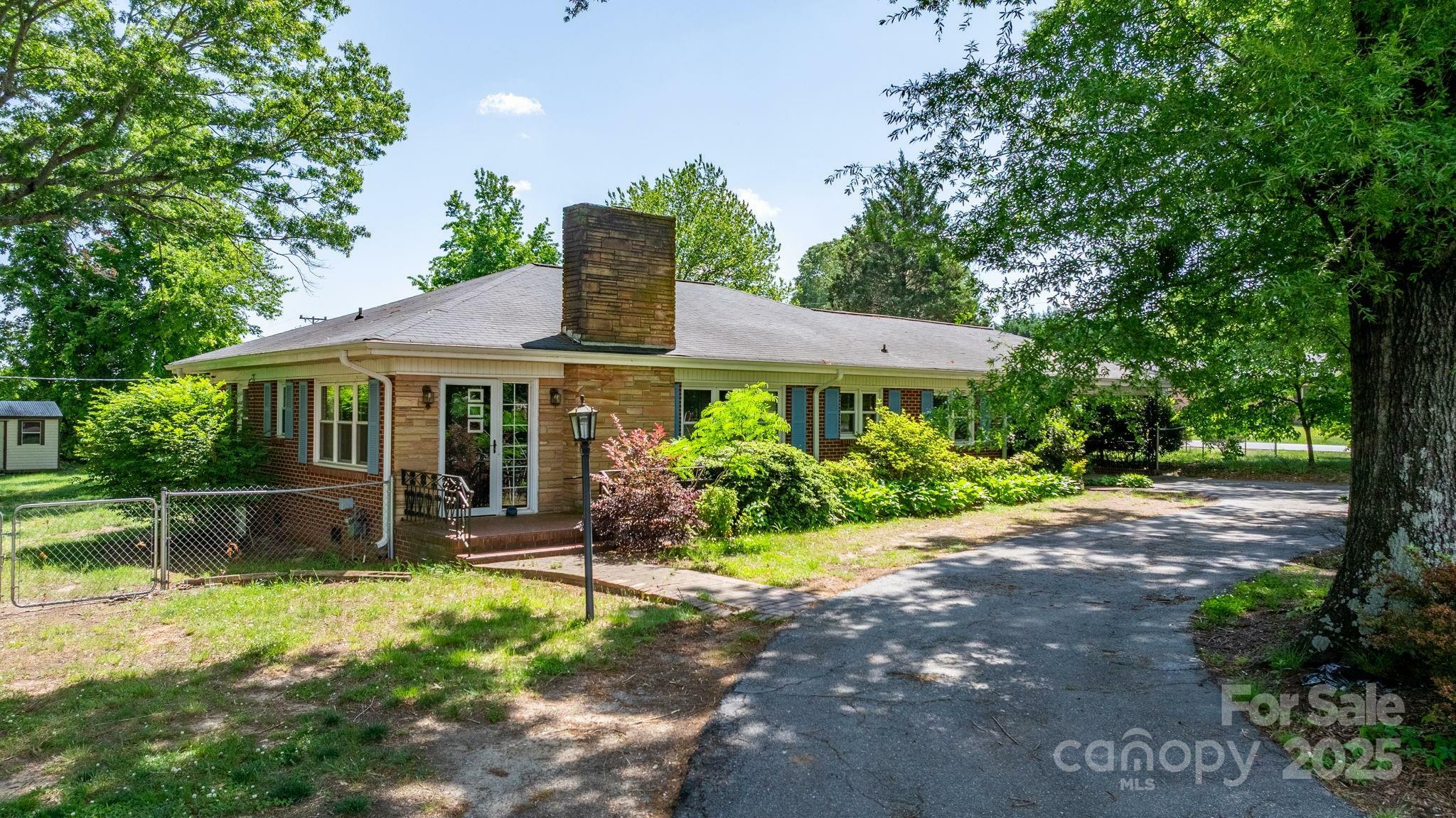 Property Photo: 3418 Sulphur Springs Road NE NC 28601