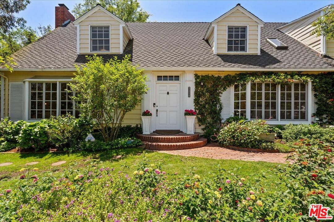 Property Photo: 3314 Wonder View Dr CA 90068