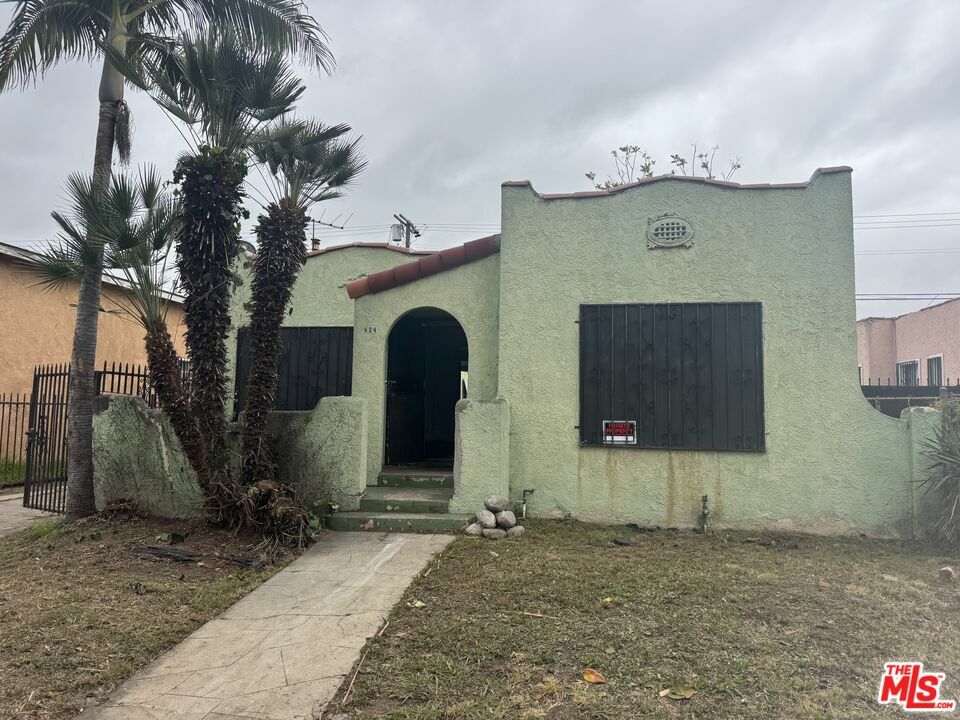 Property Photo: 624 W 102nd St CA 90044