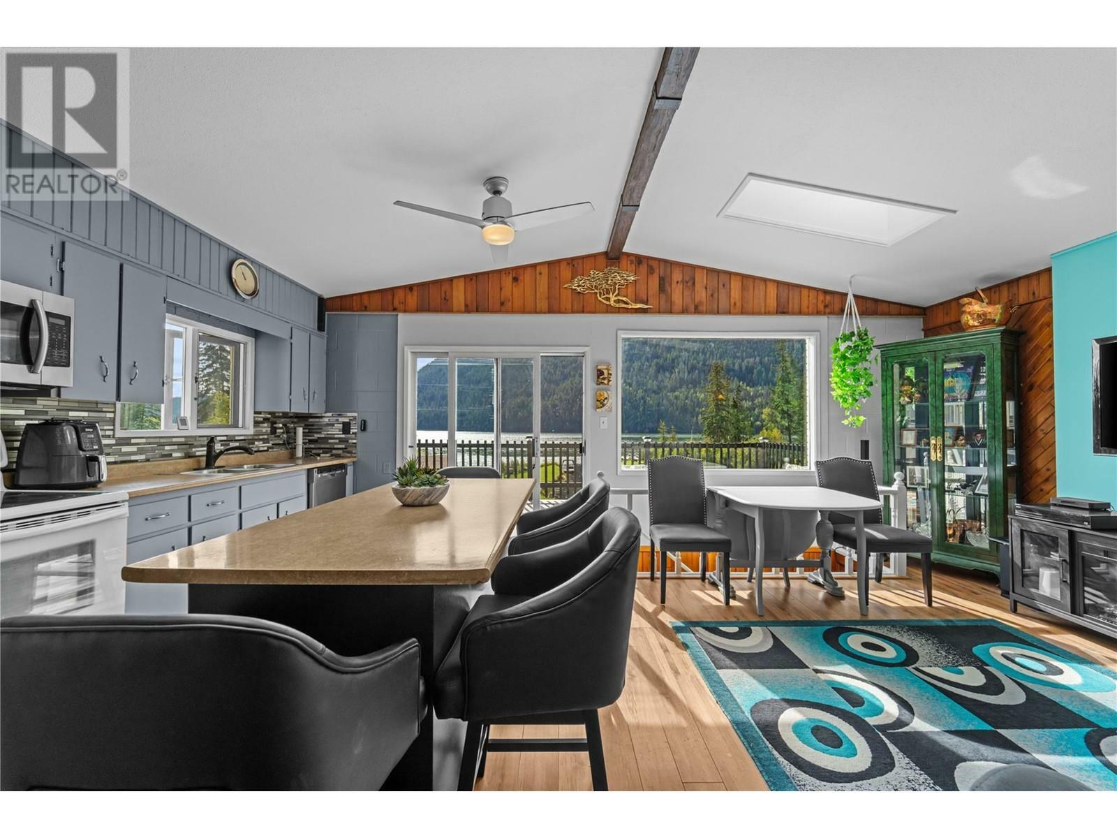 Property Photo: 2348 Ojibway Road BC V2H 1P1