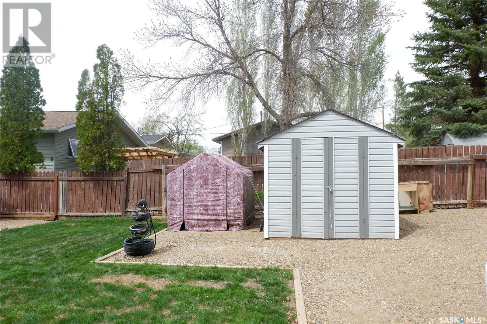 Property Photo: 117 4th Street W SK S0H 0Z0