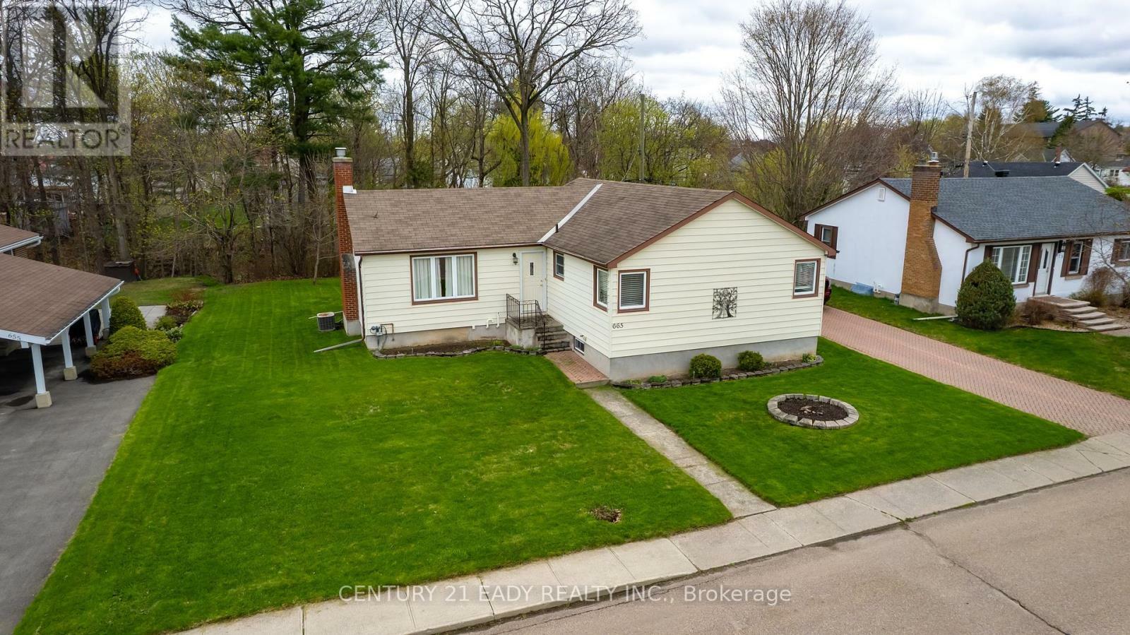 Property Photo: 665 Coleraine Drive ON K7V 1X4