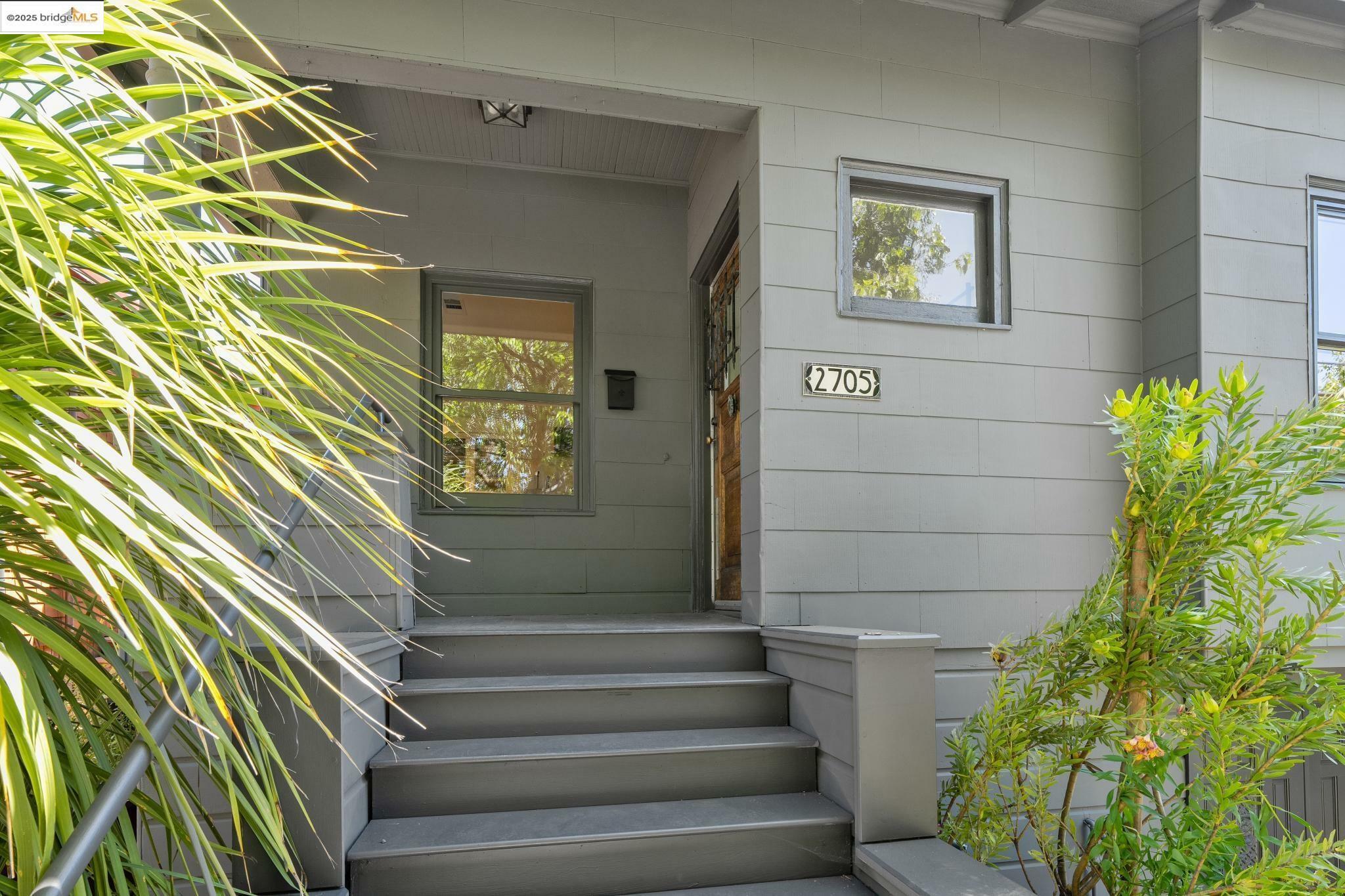 Property Photo:  2705 Mathews St  CA 94702 