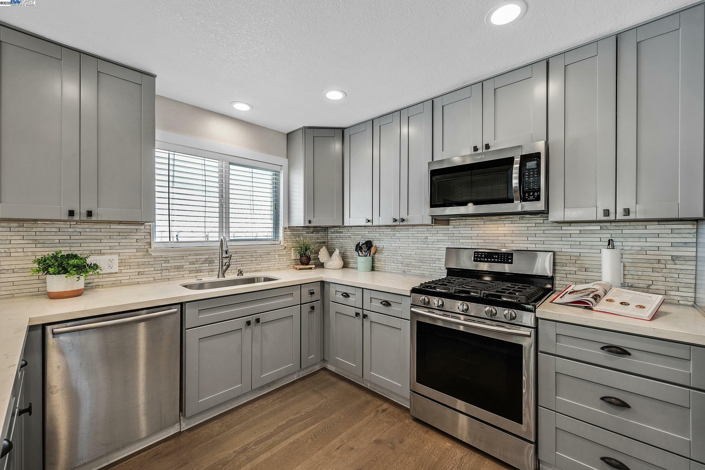 Property Photo: 17 Helix Ct CA 94583