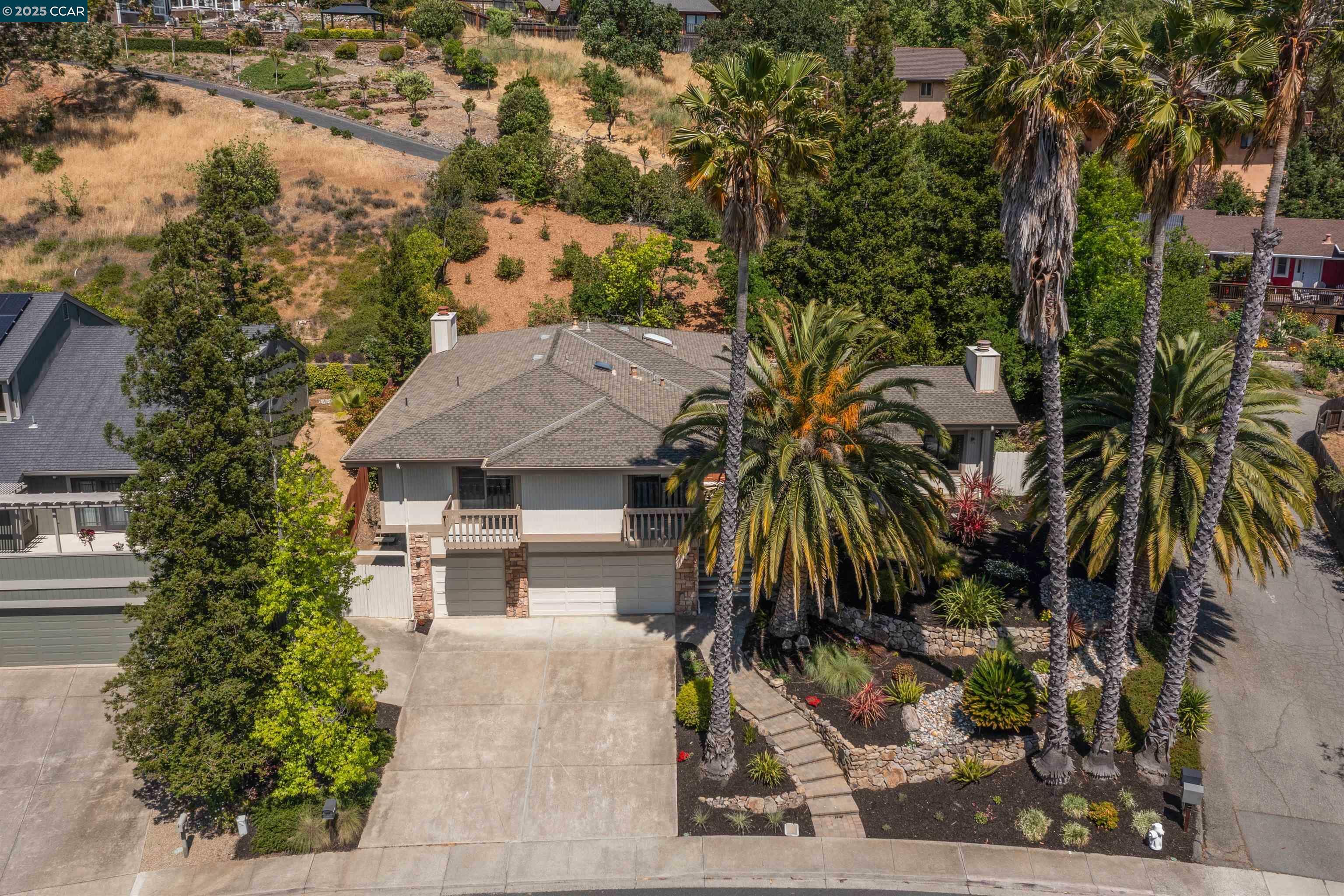 Property Photo: 220 Devonshire Ct CA 94523