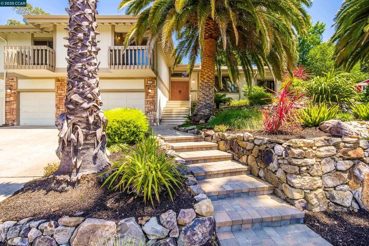 Property Photo:  220 Devonshire Ct  CA 94523 