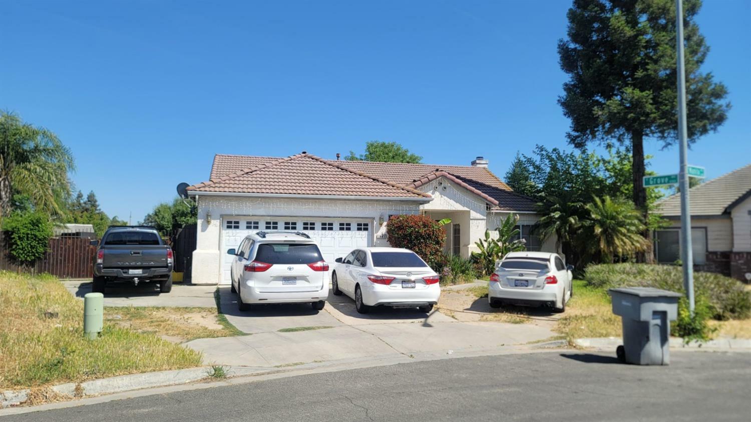 Property Photo: 2485 S Manila Avenue CA 93727
