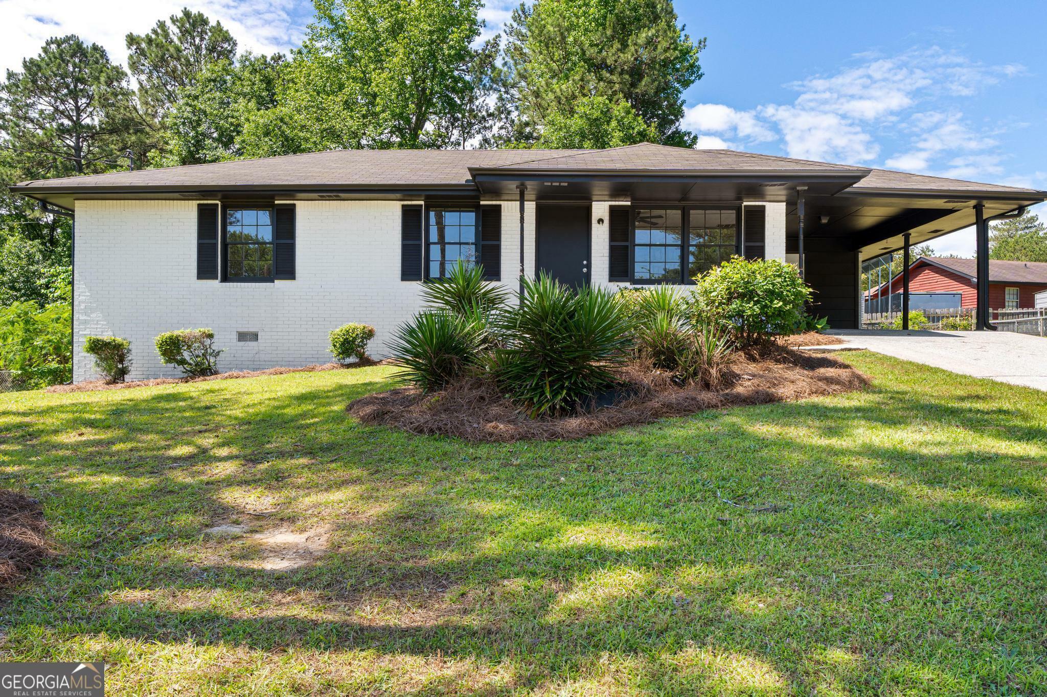Property Photo: 10116 Straphinge Trail NE GA 30014