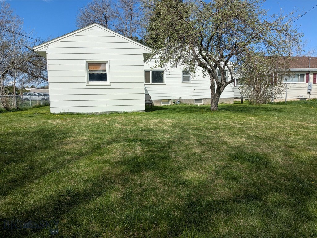 Property Photo: 512 S 15th Avenue MT 59175