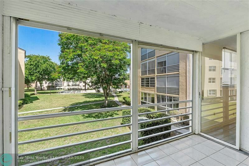 Property Photo:  2811 Somerset Dr 209  FL 33311 