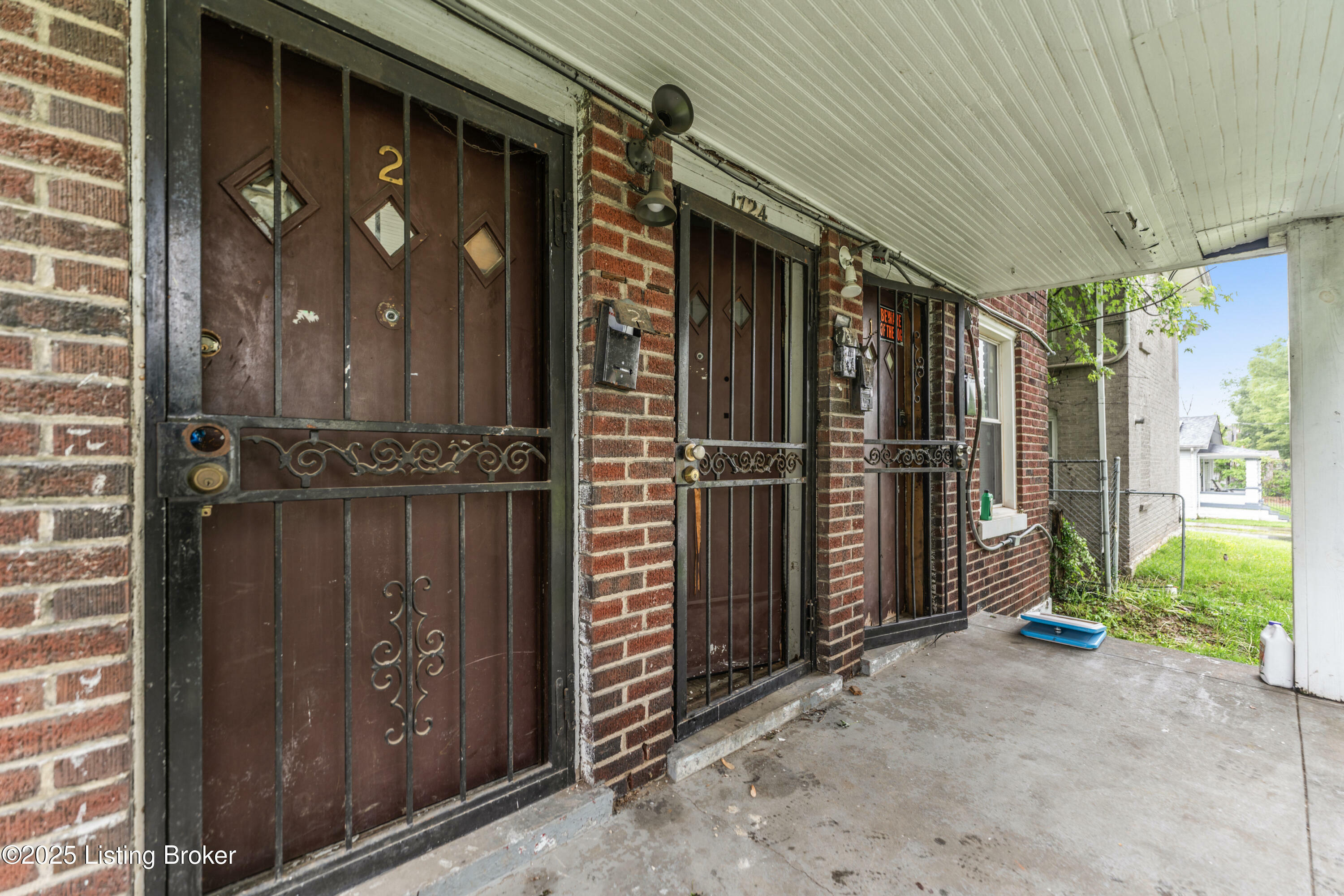 Property Photo: 1724 W Ormsby Ave KY 40210