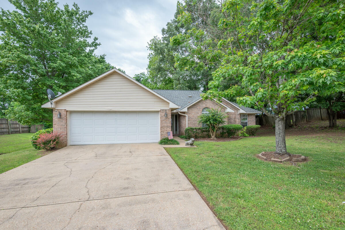 Property Photo: 103 W Bound St MS 39759
