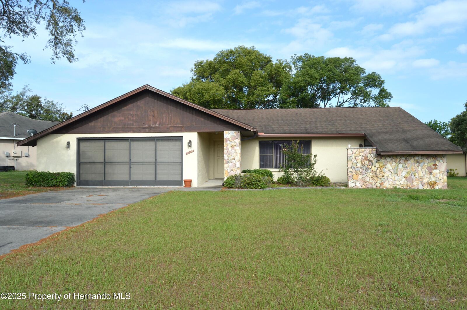 Property Photo:  13425 Bonita Avenue  FL 34609 