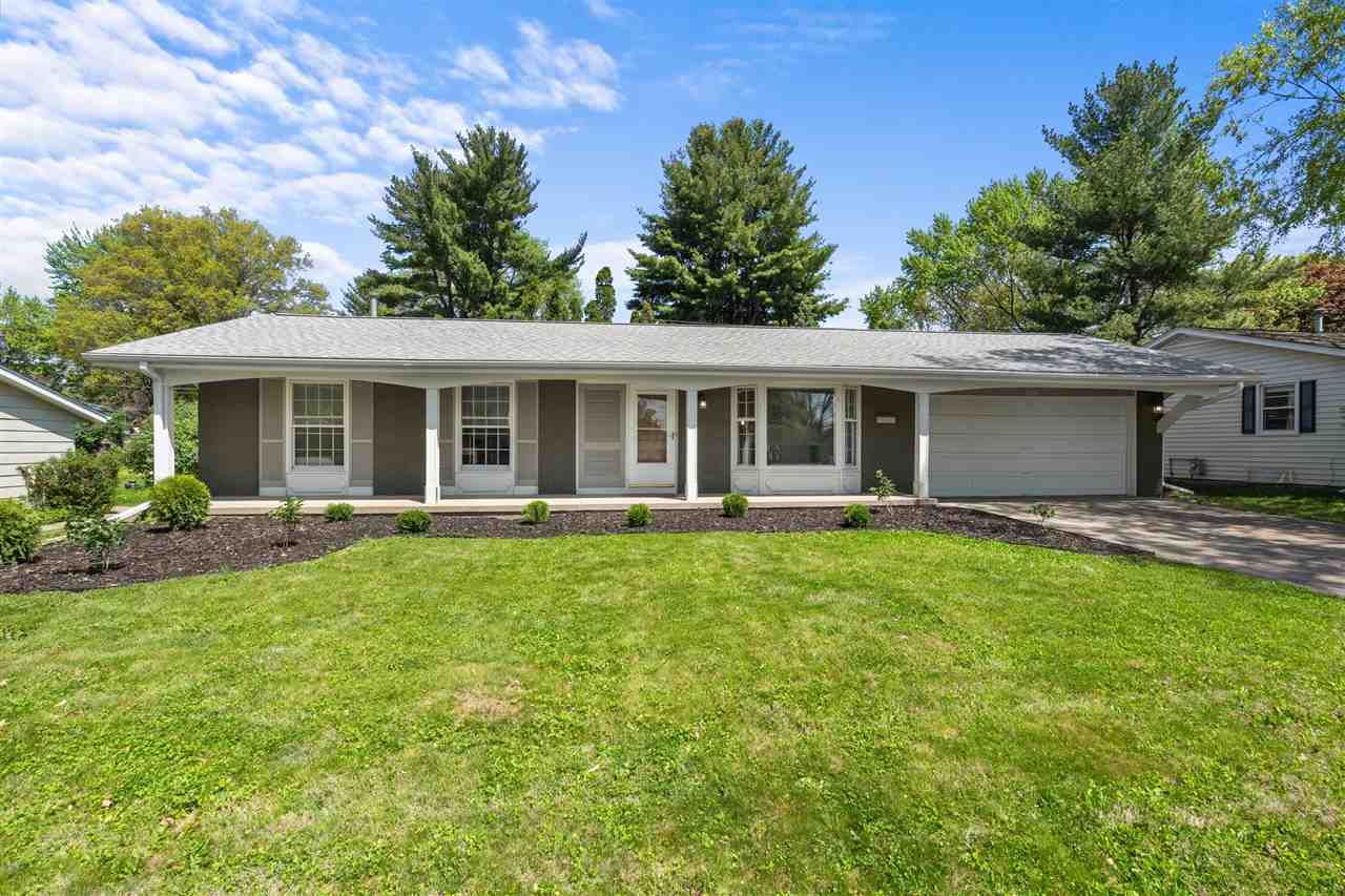 Property Photo: 2726 Linden Rd IA 52245