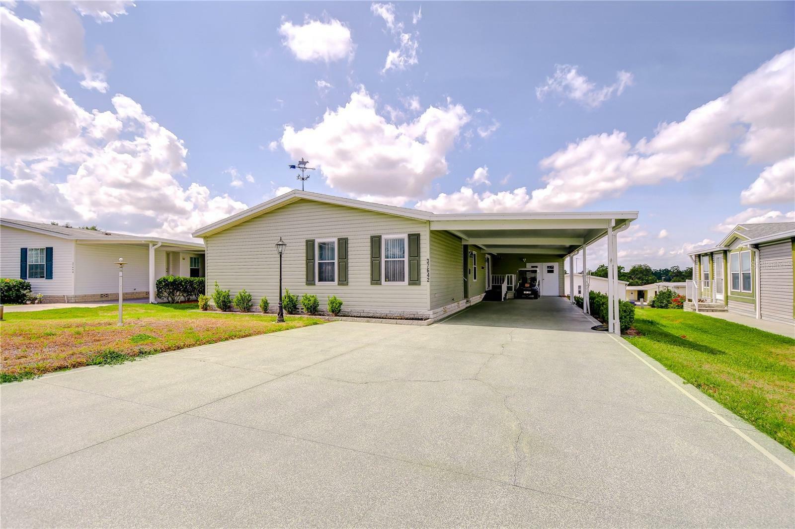 Property Photo: 37642 Landis Avenue FL 33541