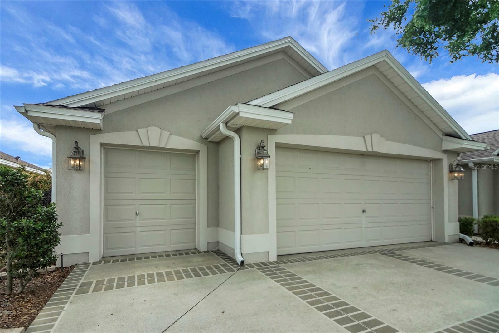 Property Photo: 1828 Hollow Branch Way FL 32162