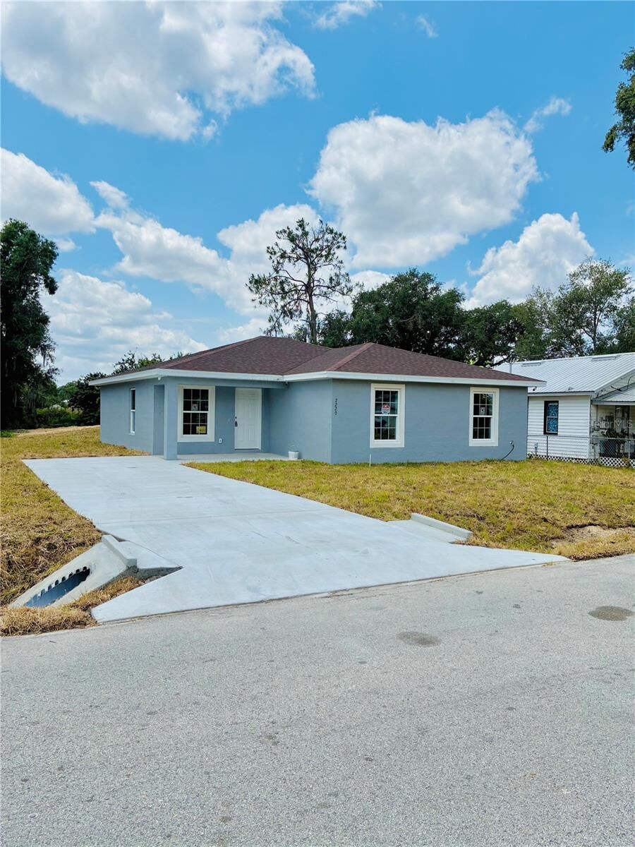 Property Photo:  2220 W Lanier Street  FL 33815