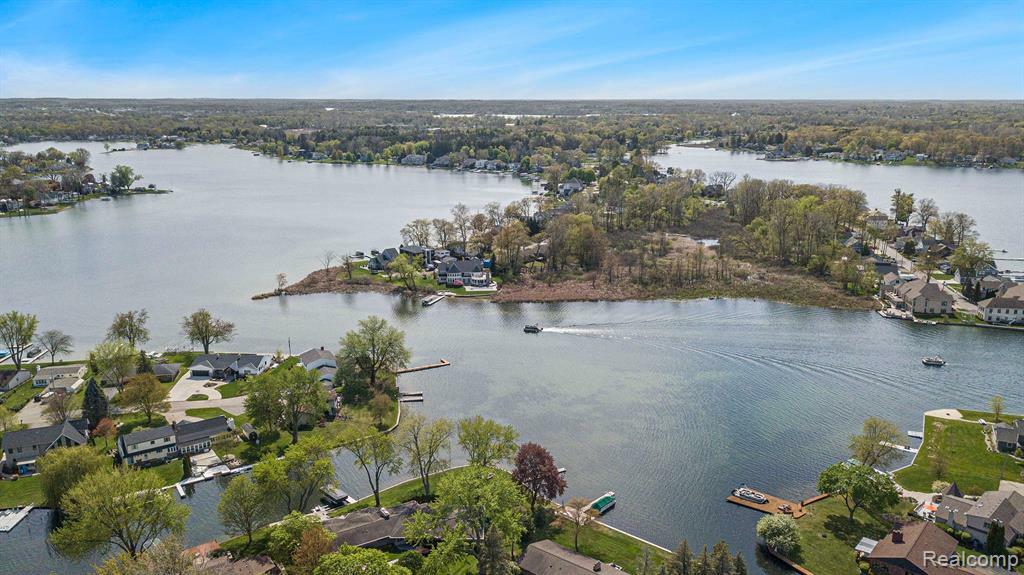 Property Photo:  13386 N Fenton Road  MI 48430 1176 
