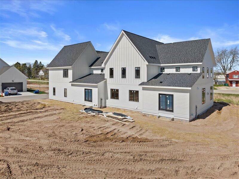 Property Photo: 498 Bastle Wynd - 10 WI 53074