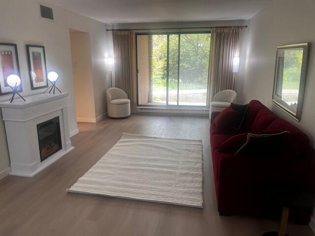 Property Photo: 425 W Willow Ct 141 WI 53217