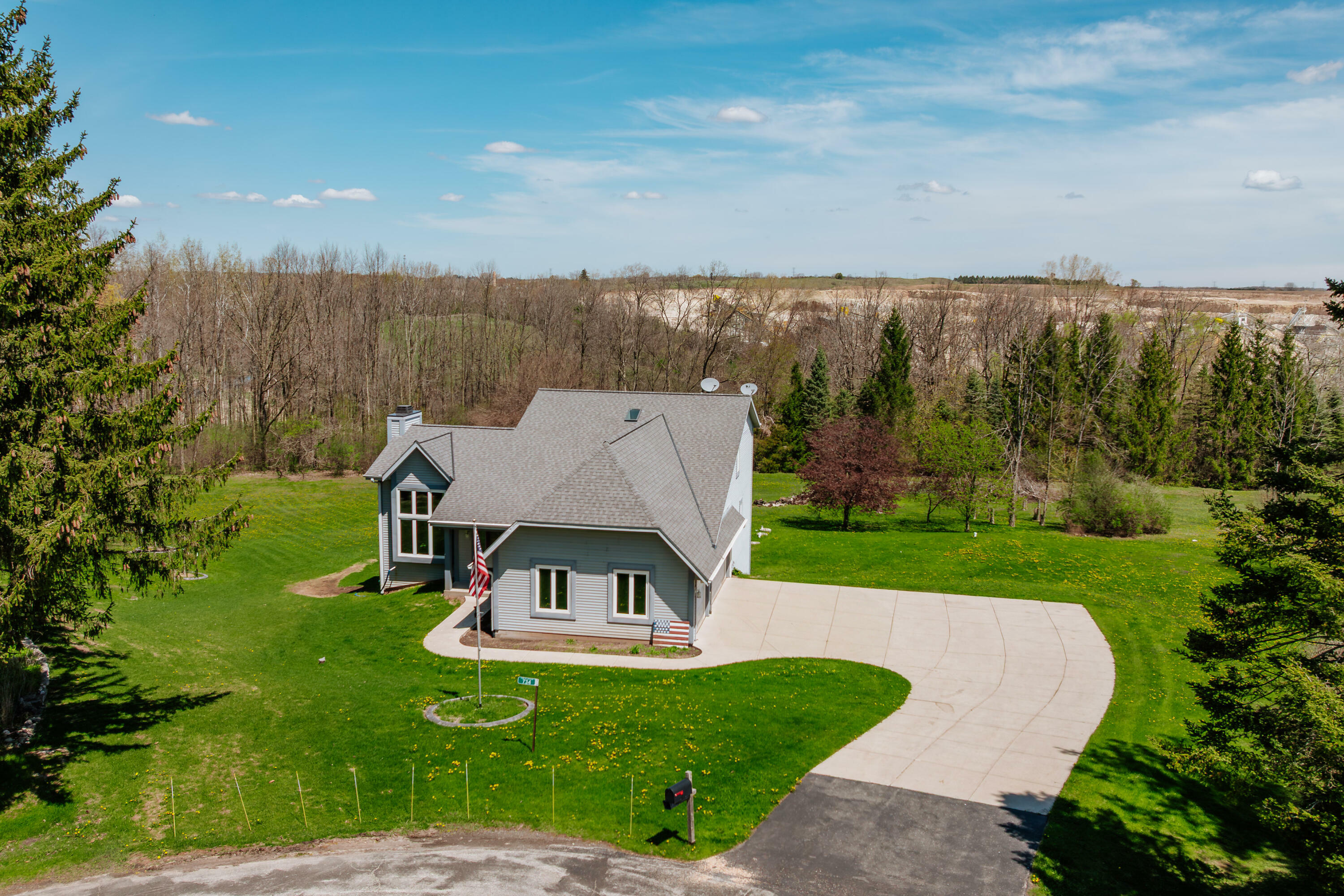 734 Cresthill Ct  Jackson WI 53012 photo