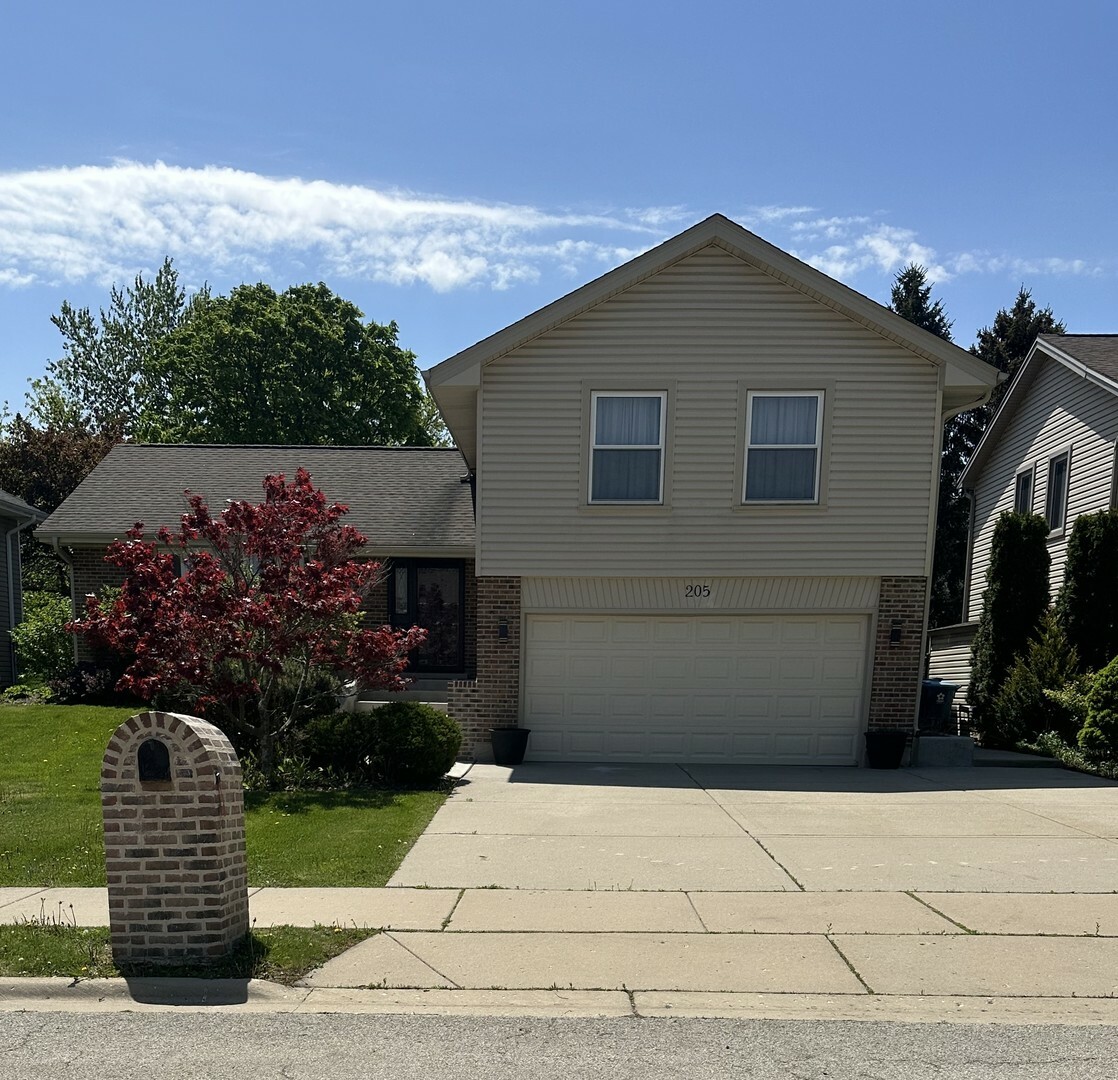 Property Photo: 205 Grovernor Drive IL 60193