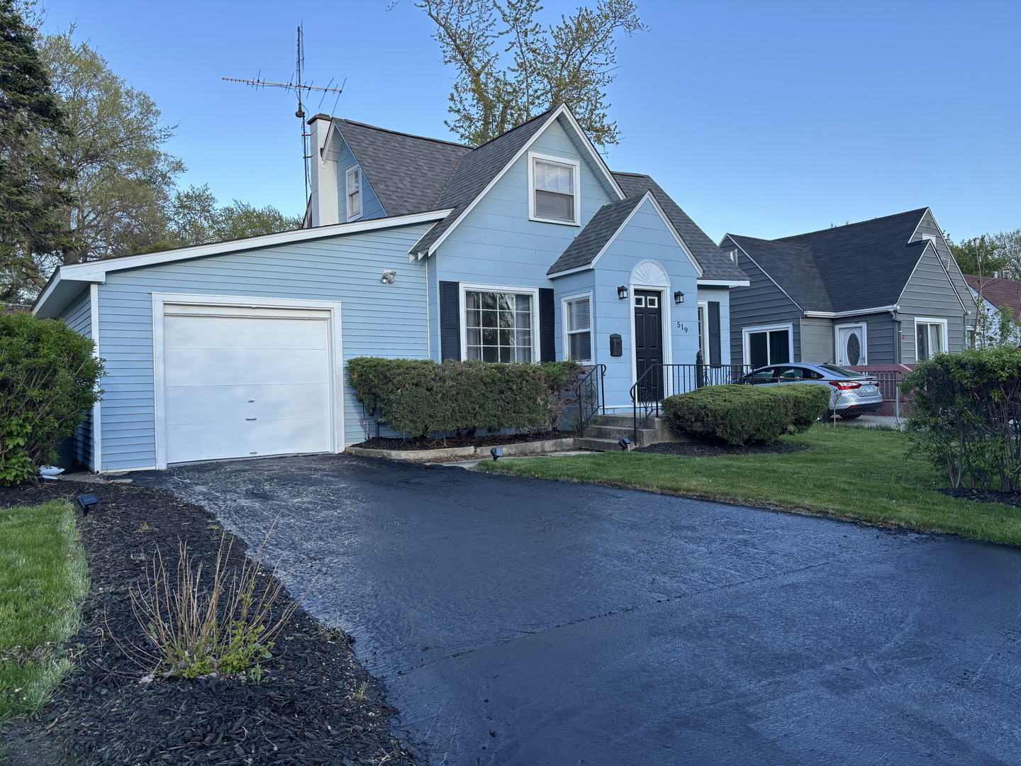 Property Photo:  519 Catalpa Drive  IL 60073 