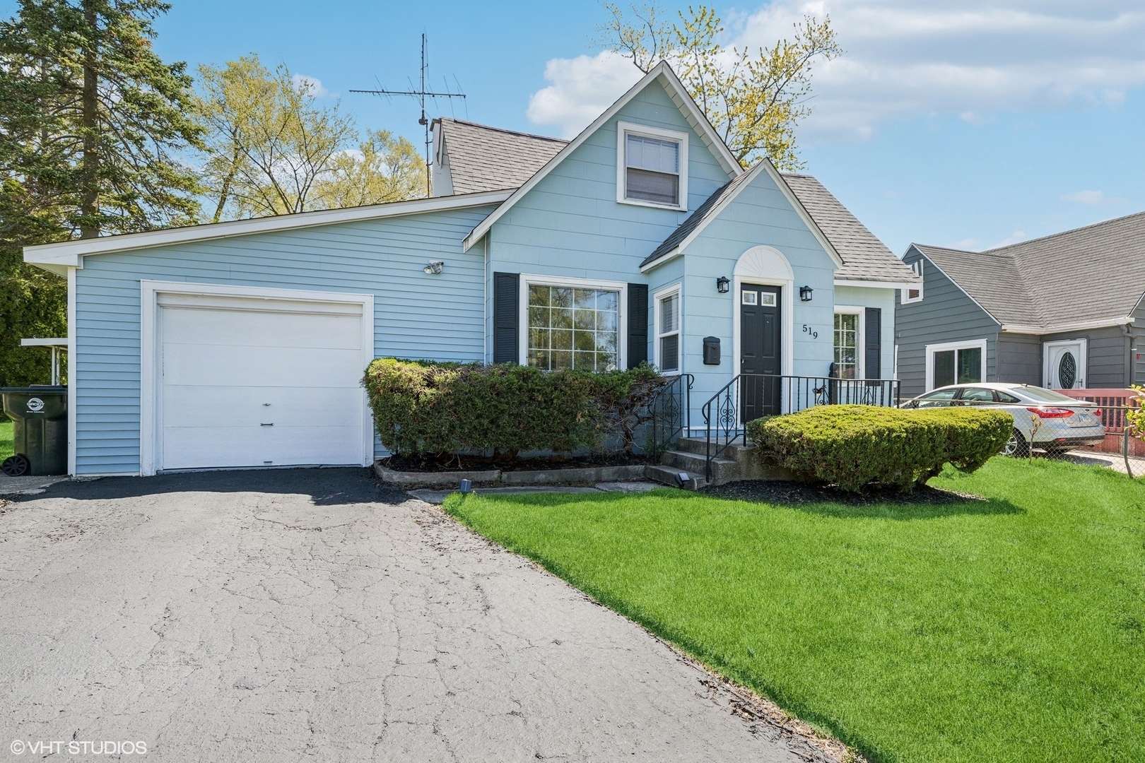 Property Photo: 519 Catalpa Drive IL 60073