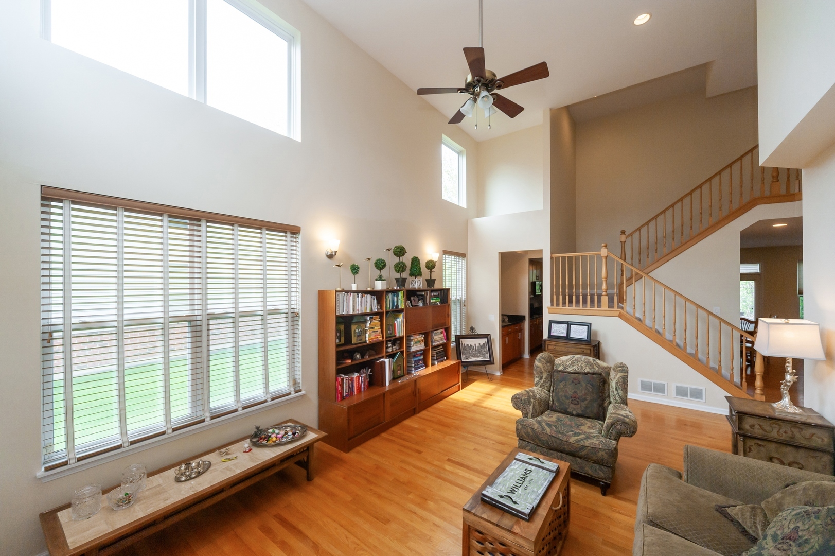 Property Photo: 716 Samson Way IL 60062