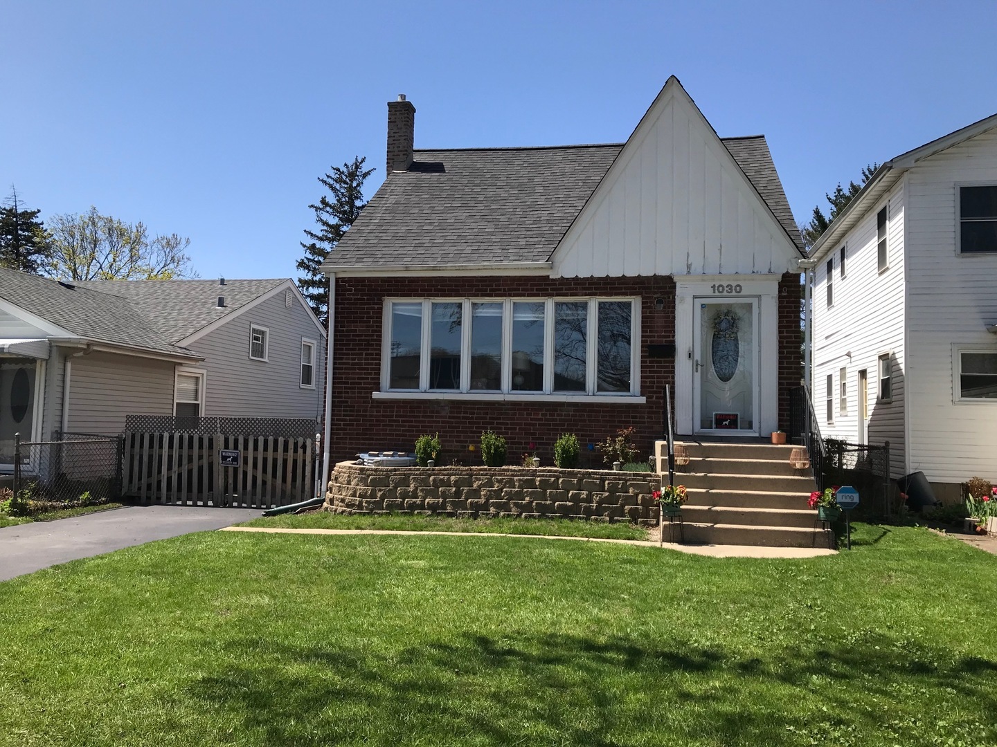 Property Photo: 1030 Graceland Avenue IL 60016