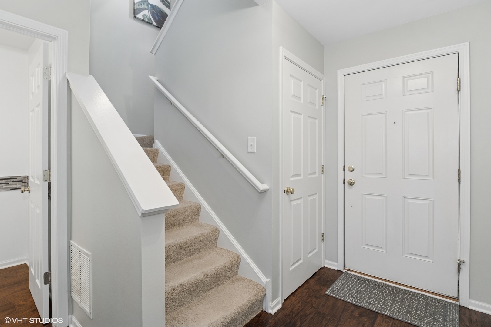 Property Photo: 622 Grand Canyon Circle IL 60014