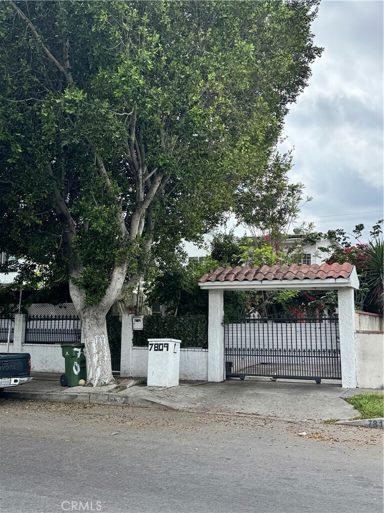 7809 Troost Avenue  North Hollywood CA 91605 photo