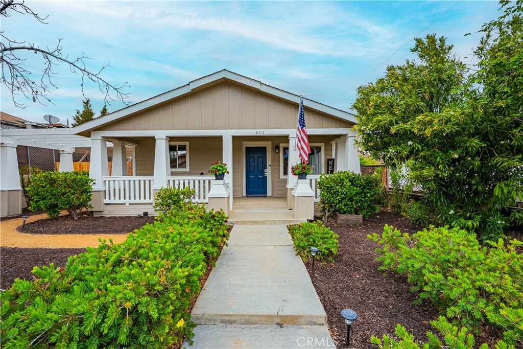 Property Photo: 807 W Pottery Street CA 92530