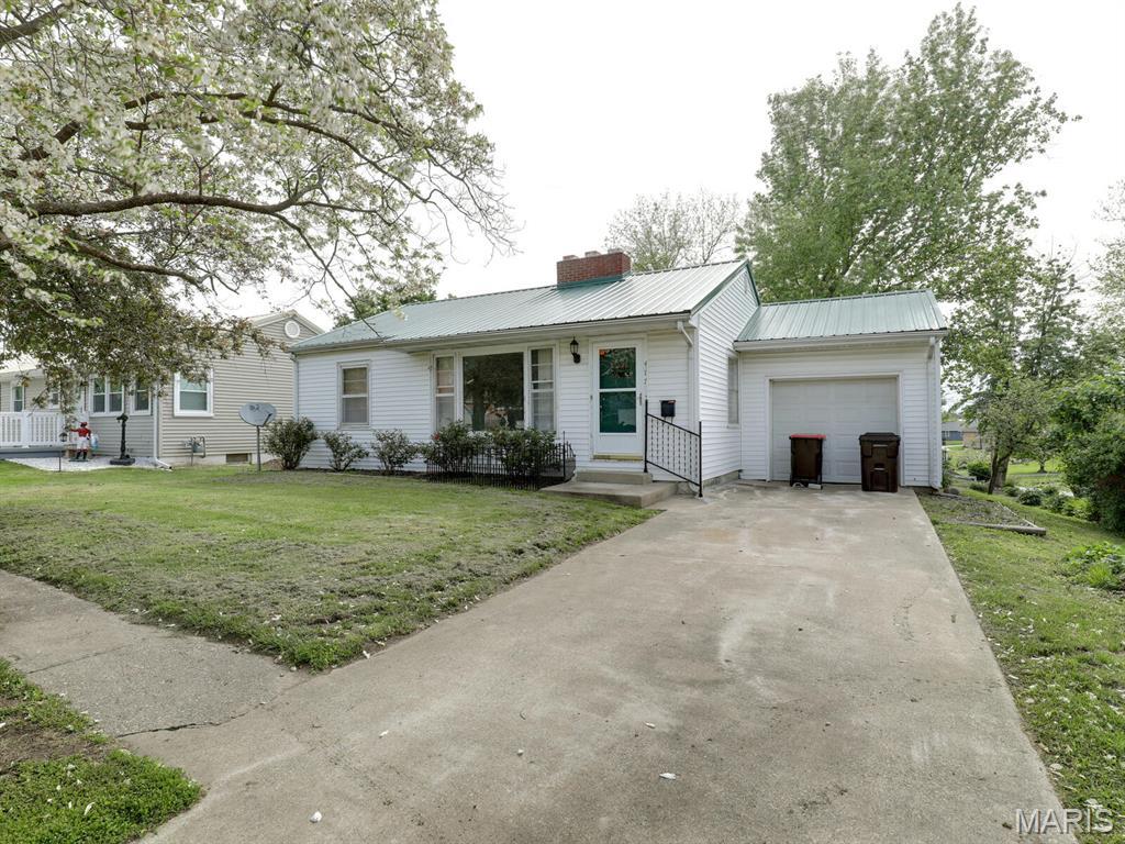 Property Photo: 417 S Home Street MO 63461