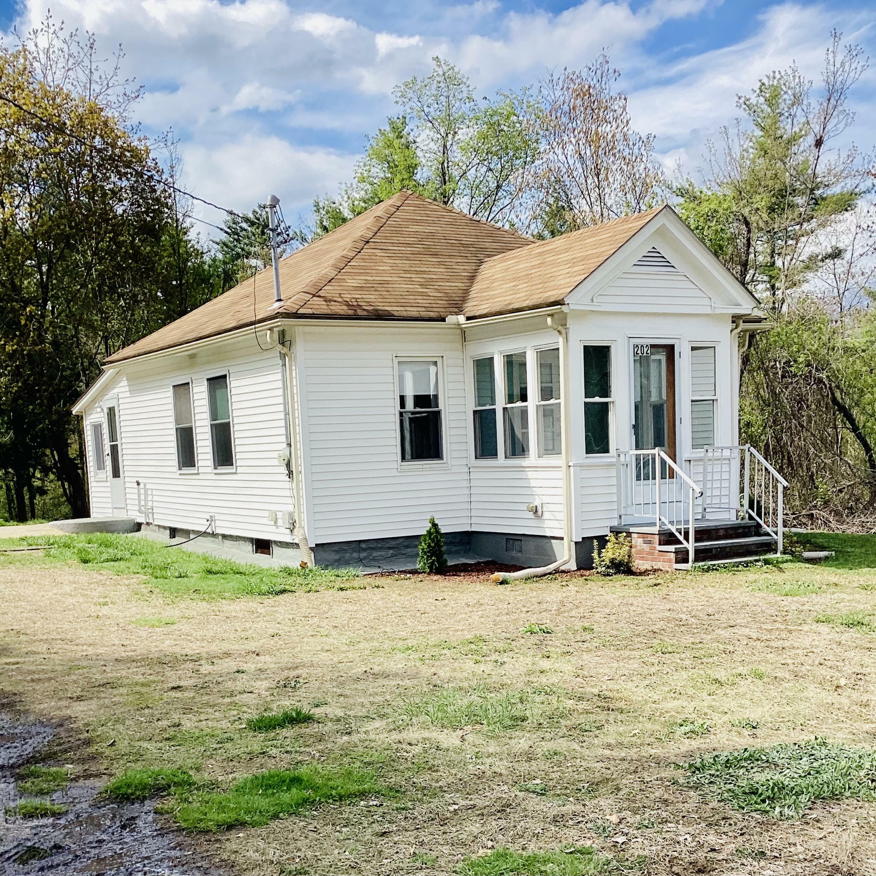 Property Photo: 202 Cottage Street ME 04073