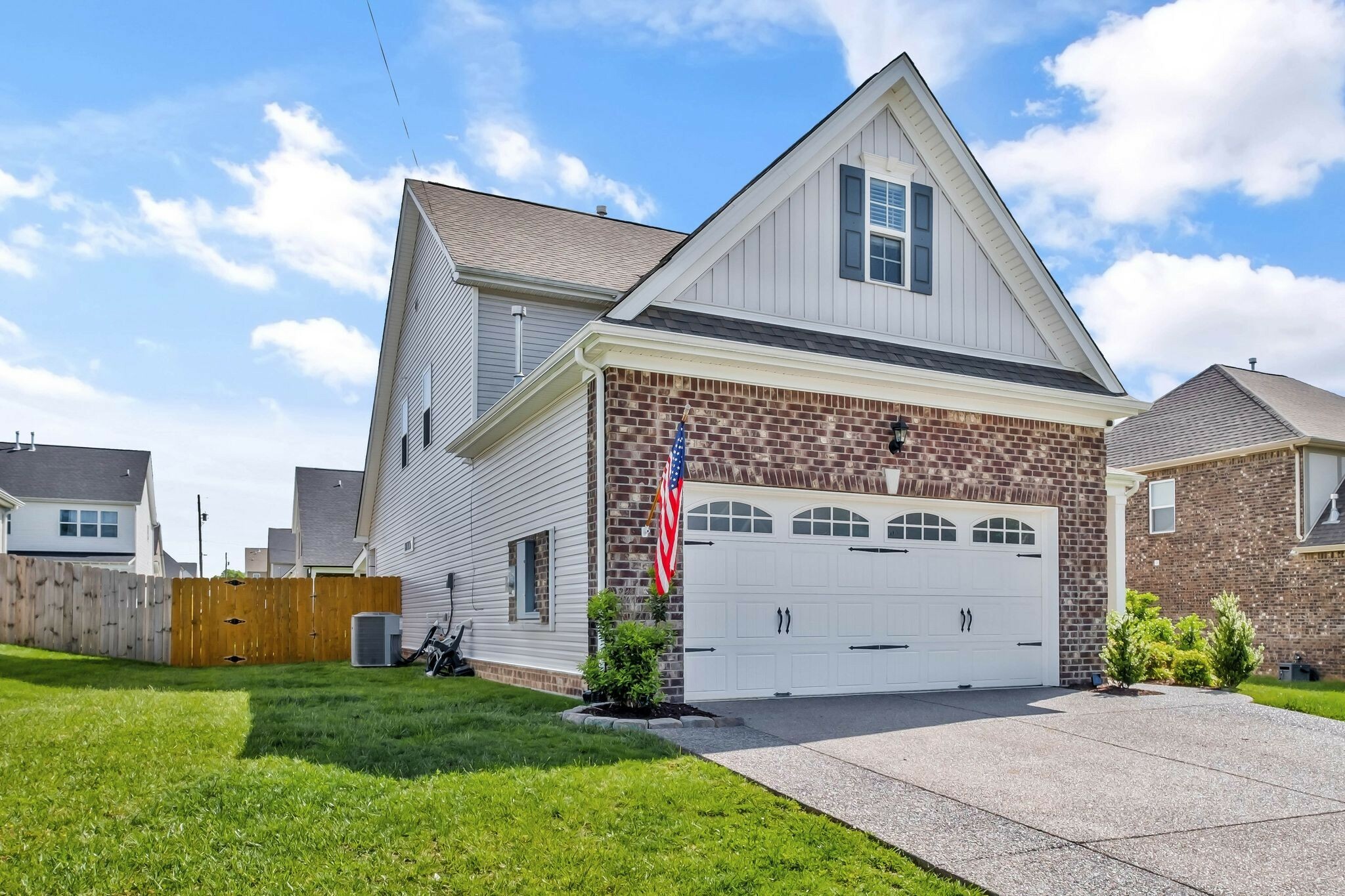 Property Photo: 1013 Wickshire Dr TN 37066