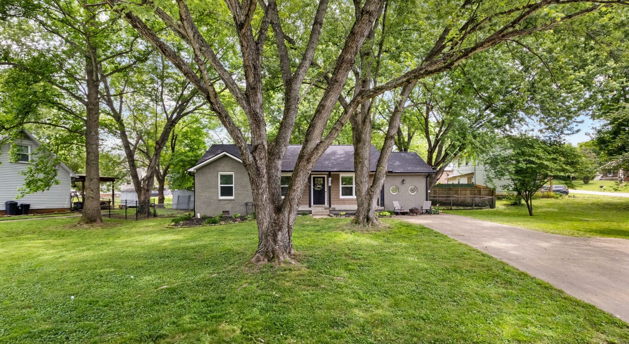 Property Photo:  409 Bluff Dr  TN 37043 