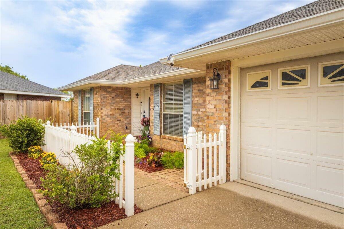 Property Photo: 9793 Parker Lake Circle FL 32566