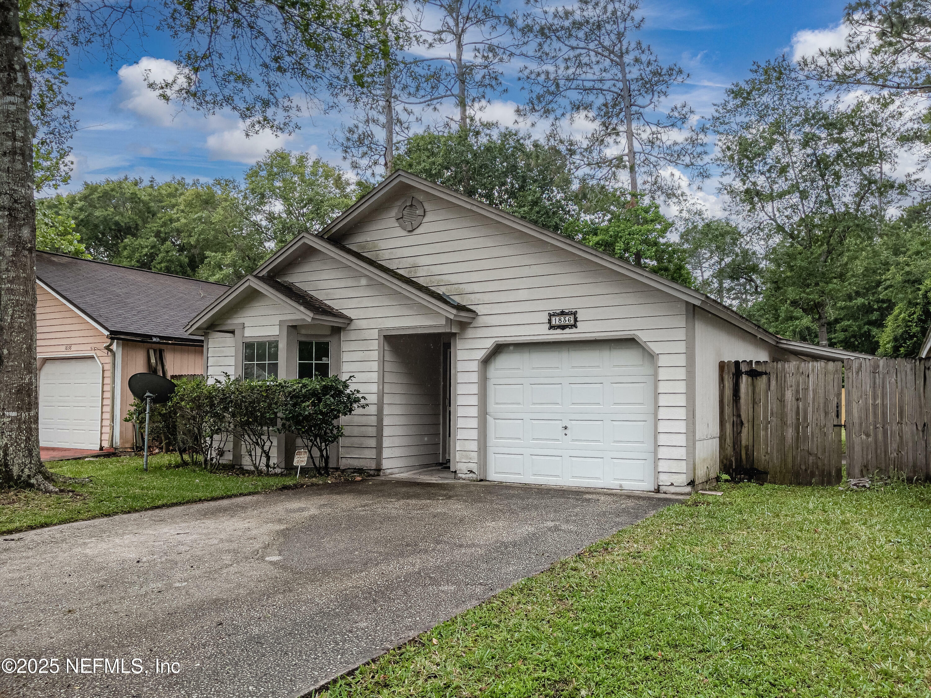 Property Photo: 1836 Manitoba Court N FL 32068