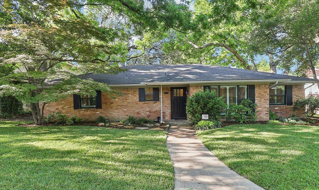Property Photo: 10930 Scotsmeadow Drive TX 75218